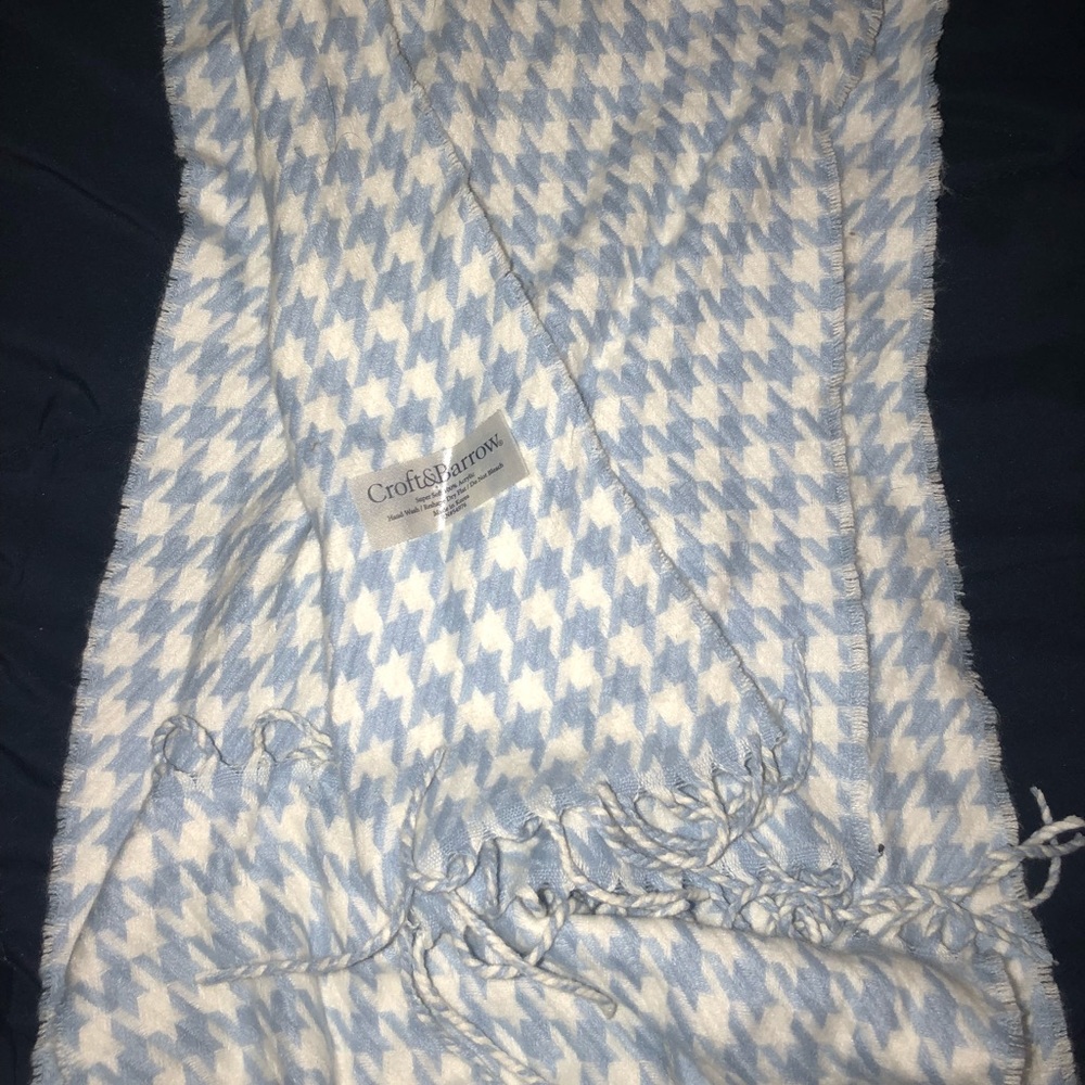 Never worn scarf, can be bundled with others